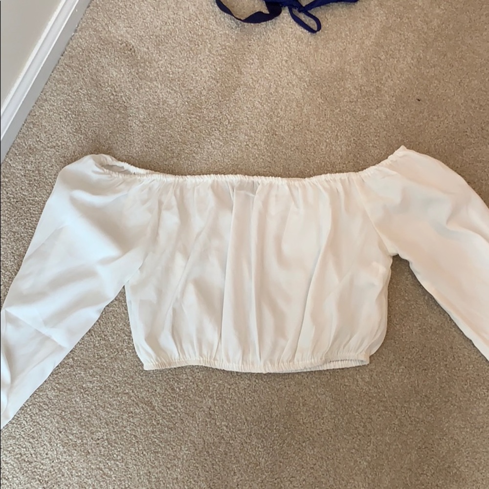 White long sleeve crop top